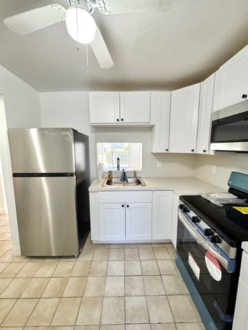 202 SE 10th Street 105, Dania Beach, FL 33004