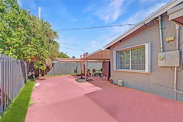 1631 NE 32nd St, Pompano Beach, FL 33064