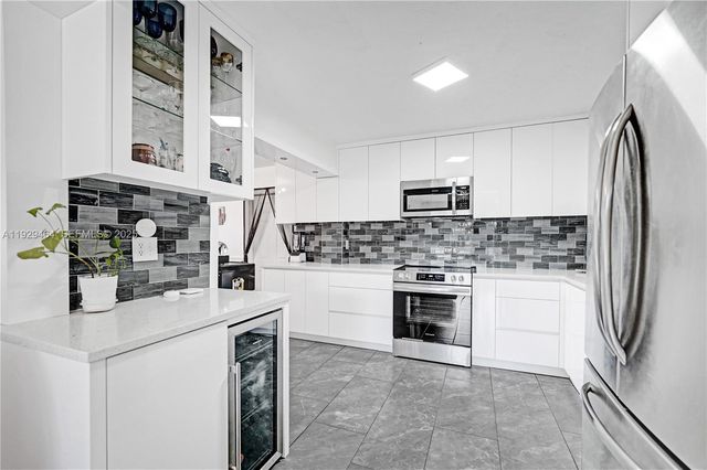 1631 NE 32nd St, Pompano Beach, FL 33064