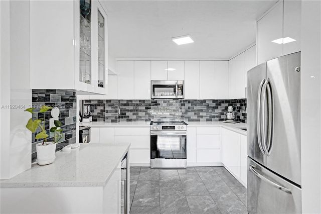 1631 NE 32nd St, Pompano Beach, FL 33064