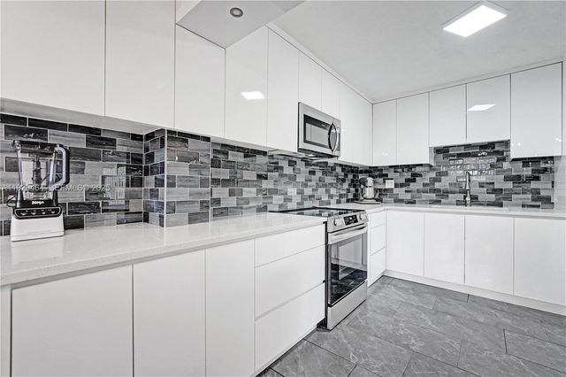 1631 NE 32nd St, Pompano Beach, FL 33064