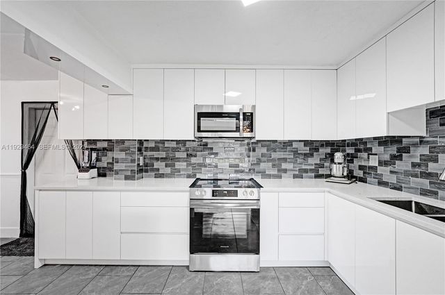 1631 NE 32nd St, Pompano Beach, FL 33064