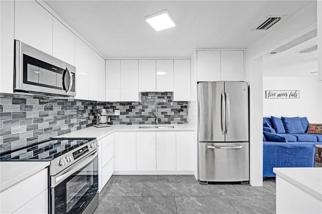 1631 NE 32nd St, Pompano Beach, FL 33064