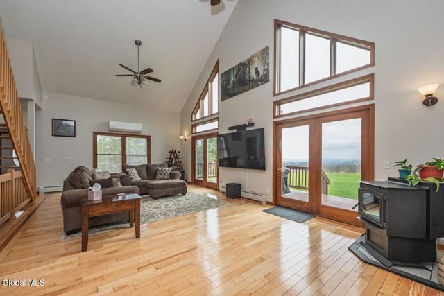 4 Debbie Drive, Altamont, NY 12009