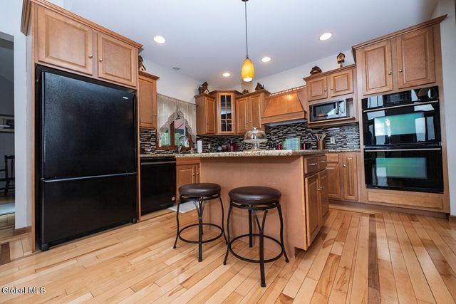 4 Debbie Drive, Altamont, NY 12009