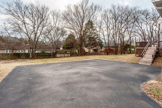 144 Allen Dr, Hendersonville, TN 37075