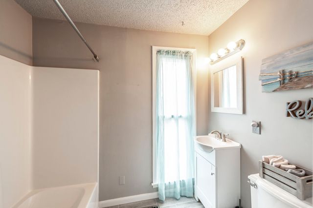 144 Allen Dr, Hendersonville, TN 37075