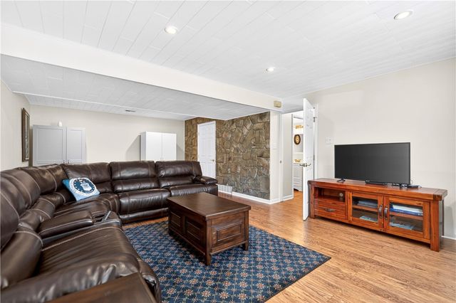 625 Stamford Drive, Hempfield Twp, PA 15601