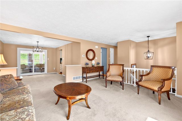 625 Stamford Drive, Hempfield Twp, PA 15601