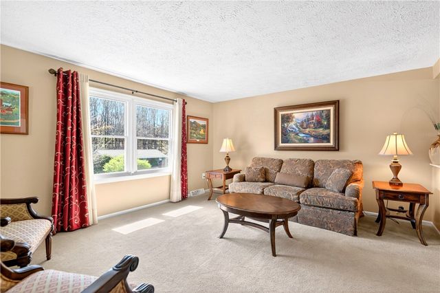 625 Stamford Drive, Hempfield Twp, PA 15601