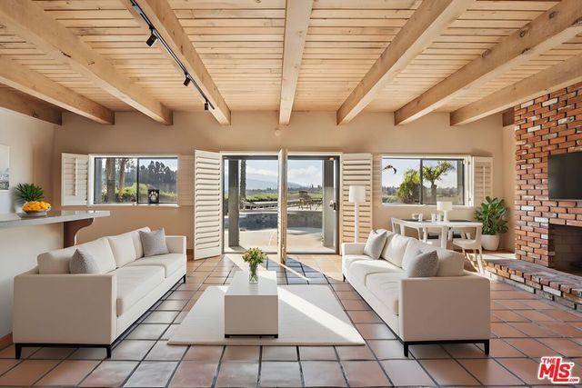 1821 Calle Petaluma, Thousand Oaks, CA 91360