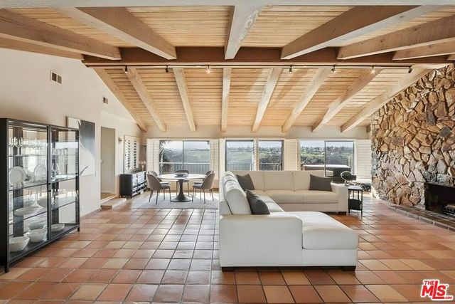 1821 Calle Petaluma, Thousand Oaks, CA 91360