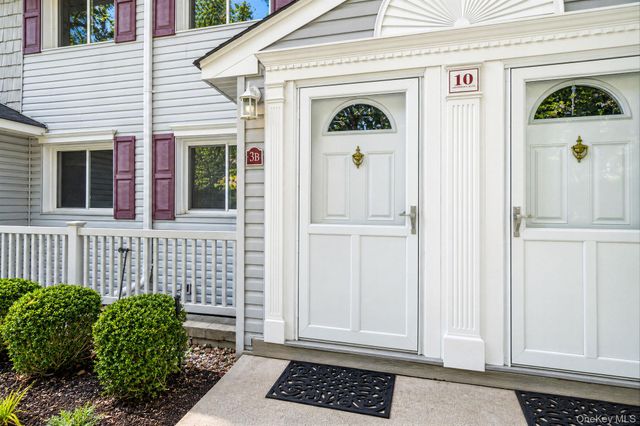 10 Smithtown Boulevard 3B, Smithtown, NY 11787