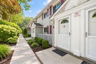 10 Smithtown Boulevard 3B, Smithtown, NY 11787