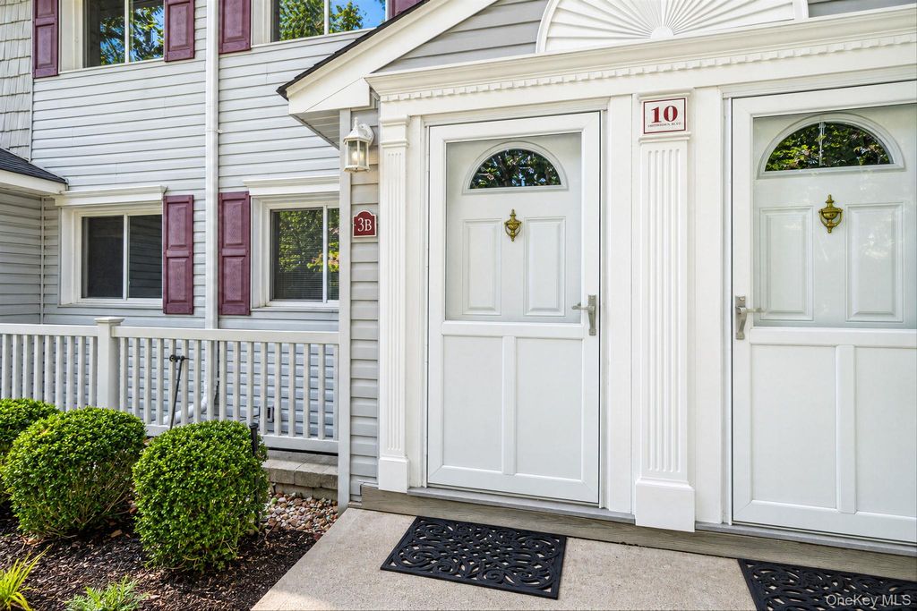 10 Smithtown Boulevard 3B, Smithtown, NY 11787 — photo 2