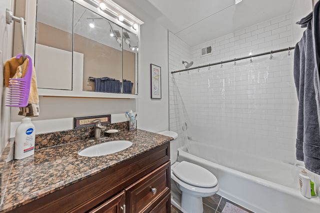 2015 S Finley Road 801, Lombard, IL 60148