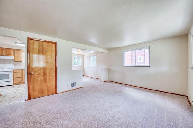 660 Valemont Dr, Verona, PA 15147