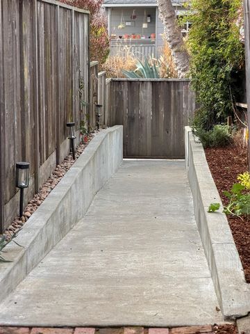 1447 Kains Ave, Berkeley, CA 94702