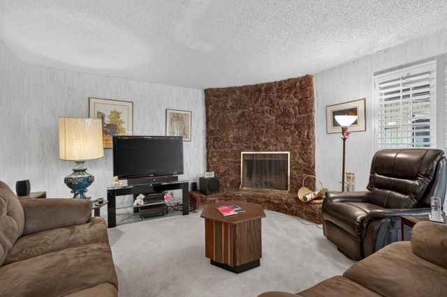 6370 Havenside Dr, Sacramento, CA 95831