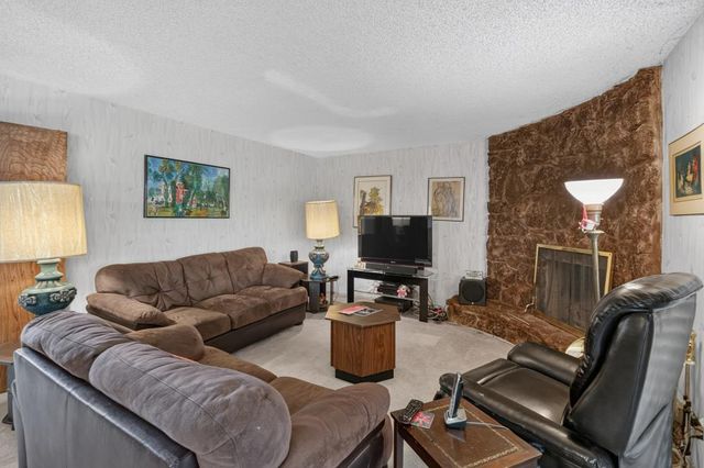 6370 Havenside Dr, Sacramento, CA 95831
