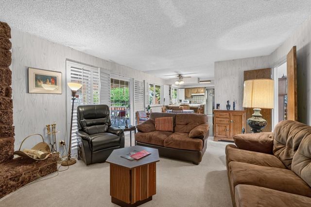6370 Havenside Dr, Sacramento, CA 95831