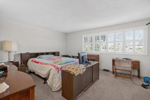 6370 Havenside Dr, Sacramento, CA 95831