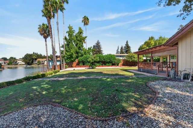 6370 Havenside Dr, Sacramento, CA 95831