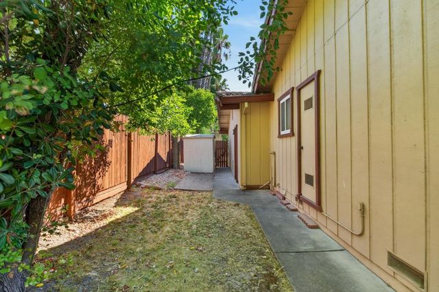 6370 Havenside Dr, Sacramento, CA 95831