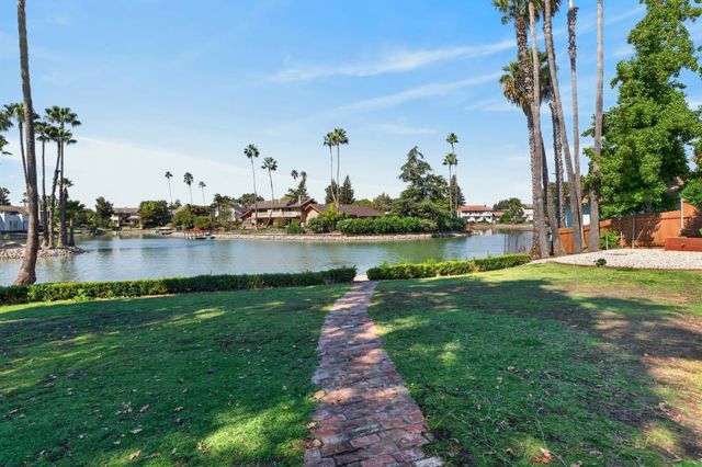 6370 Havenside Dr, Sacramento, CA 95831