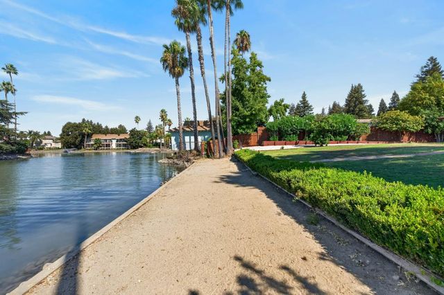 6370 Havenside Dr, Sacramento, CA 95831