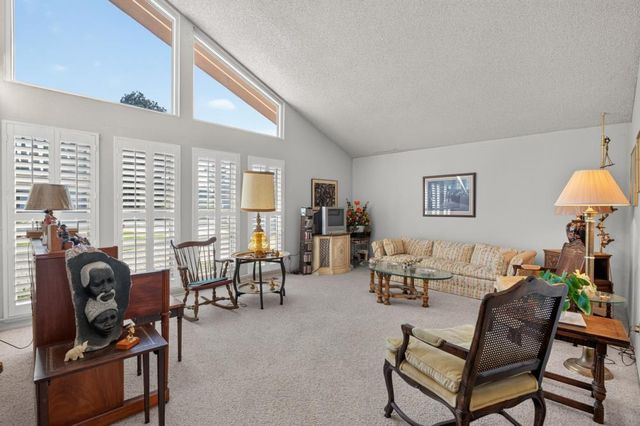 6370 Havenside Dr, Sacramento, CA 95831