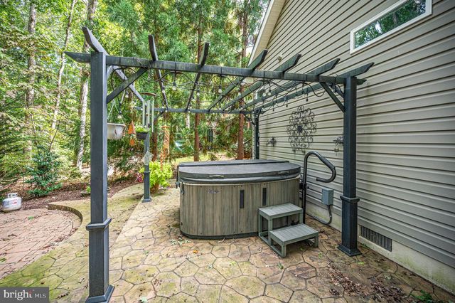 400 WILDERNESS DR, Locust Grove, VA 22508