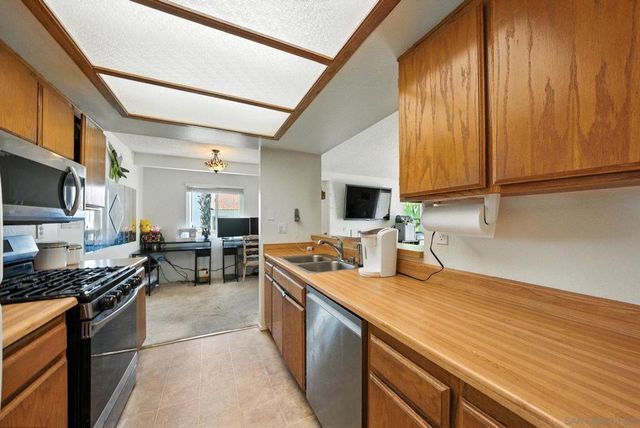 9438 Twin Trails Dr 202, San Diego, CA 92129