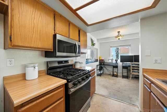 9438 Twin Trails Dr 202, San Diego, CA 92129