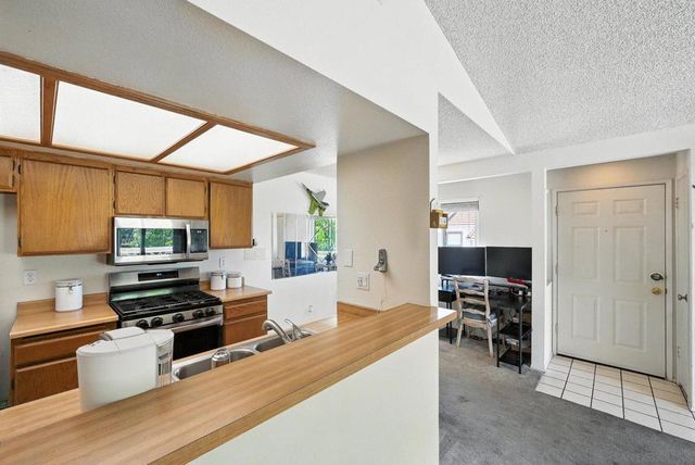 9438 Twin Trails Dr 202, San Diego, CA 92129