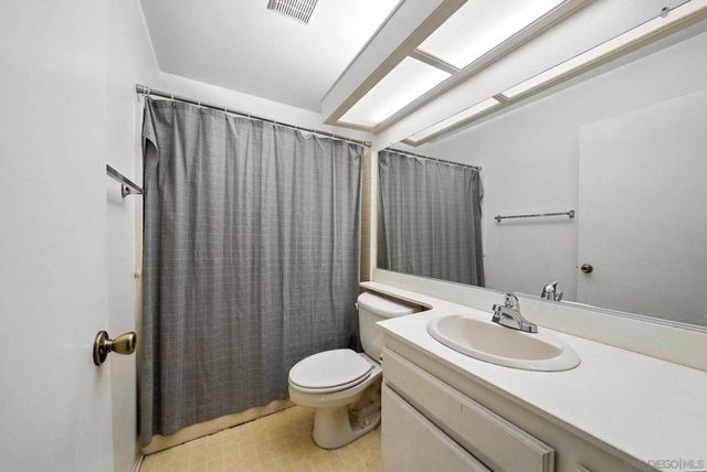 9438 Twin Trails Dr 202, San Diego, CA 92129
