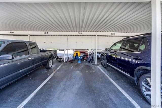 9438 Twin Trails Dr 202, San Diego, CA 92129