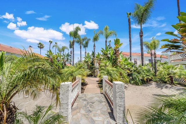 9438 Twin Trails Dr 202, San Diego, CA 92129