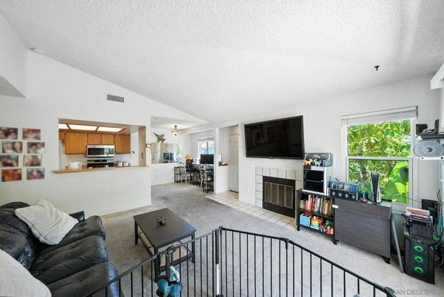 9438 Twin Trails Dr 202, San Diego, CA 92129
