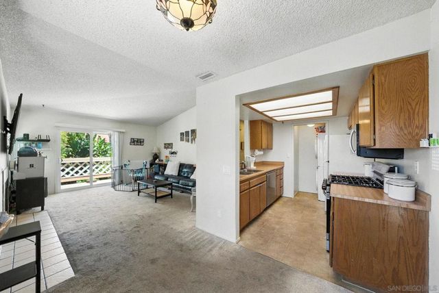 9438 Twin Trails Dr 202, San Diego, CA 92129