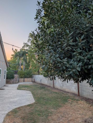 2336 Moody Avenue, Clovis, CA 93619