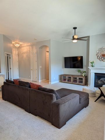 2336 Moody Avenue, Clovis, CA 93619