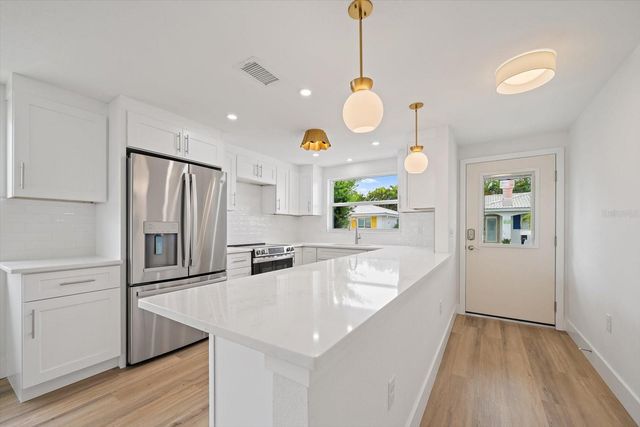 683 SPANISH DRIVE S 214, Longboat Key, FL 34228
