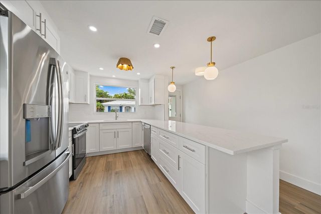 683 SPANISH DRIVE S 214, Longboat Key, FL 34228