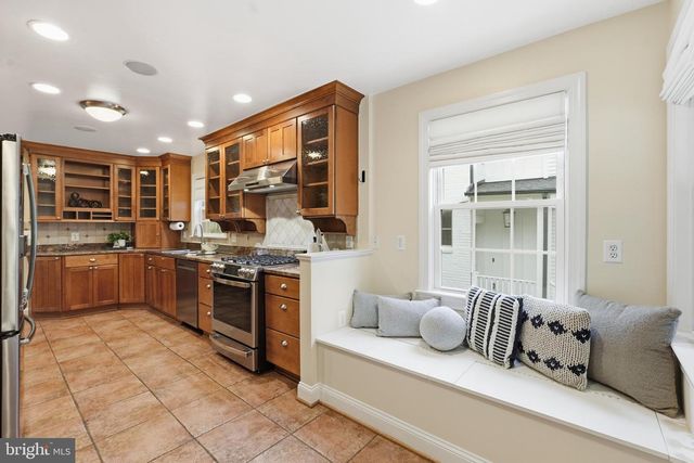 5250 26TH ST N, Arlington, VA 22207
