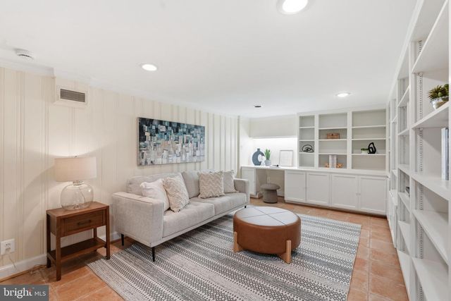 5250 26TH ST N, Arlington, VA 22207