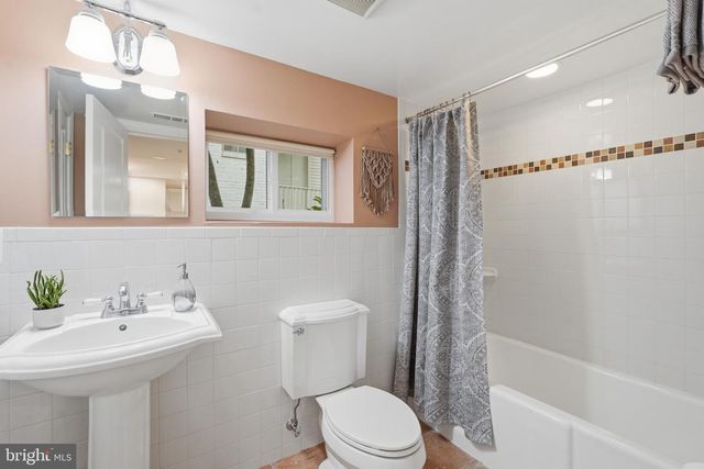 5250 26TH ST N, Arlington, VA 22207