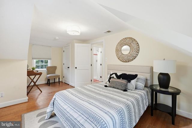 5250 26TH ST N, Arlington, VA 22207