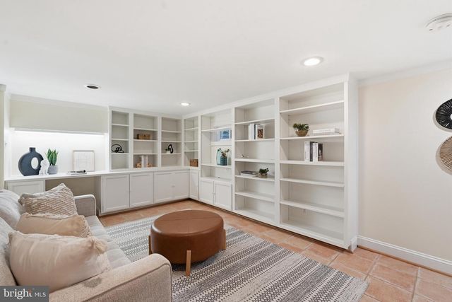 5250 26TH ST N, Arlington, VA 22207