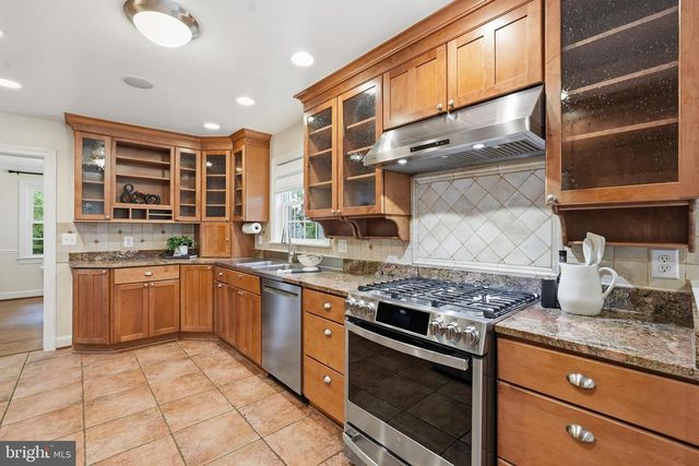 5250 26TH ST N, Arlington, VA 22207